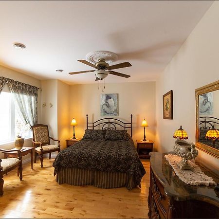 Au Coeur De Saint-Sauveur Bed & Breakfast Exterior foto