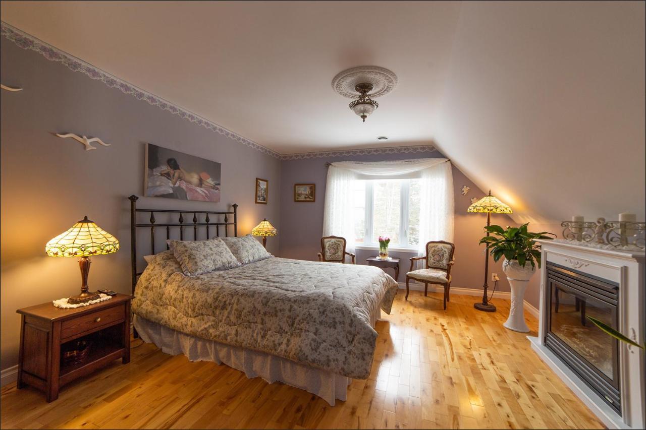 Au Coeur De Saint-Sauveur Bed & Breakfast Exterior foto