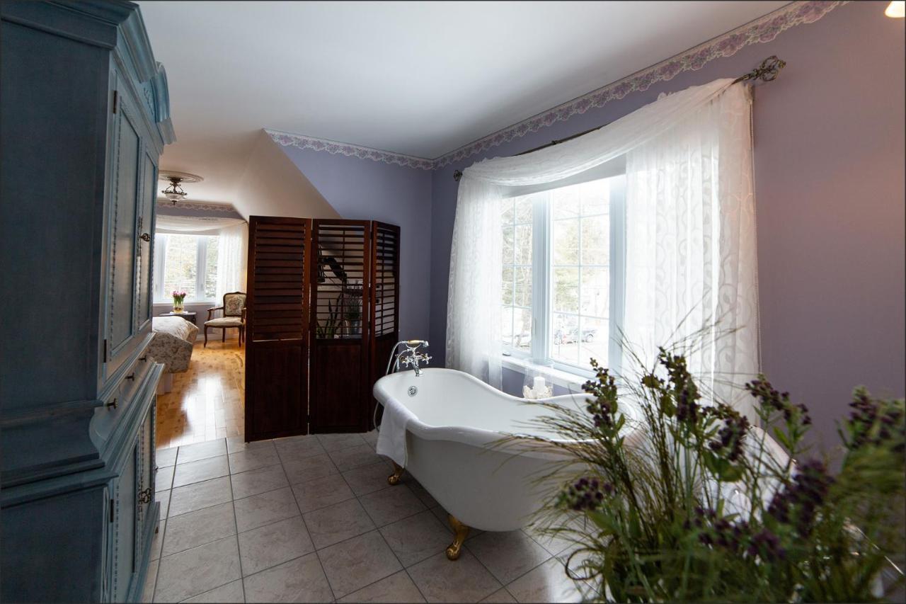 Au Coeur De Saint-Sauveur Bed & Breakfast Exterior foto