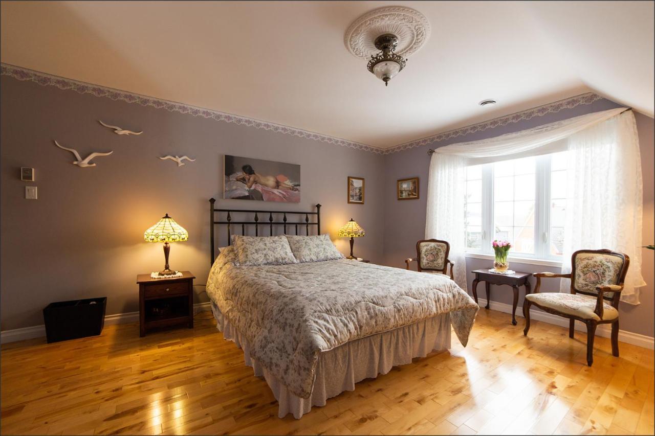 Au Coeur De Saint-Sauveur Bed & Breakfast Exterior foto