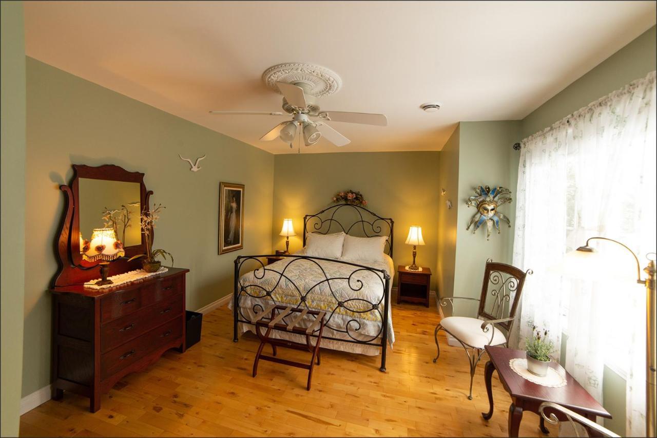 Au Coeur De Saint-Sauveur Bed & Breakfast Exterior foto