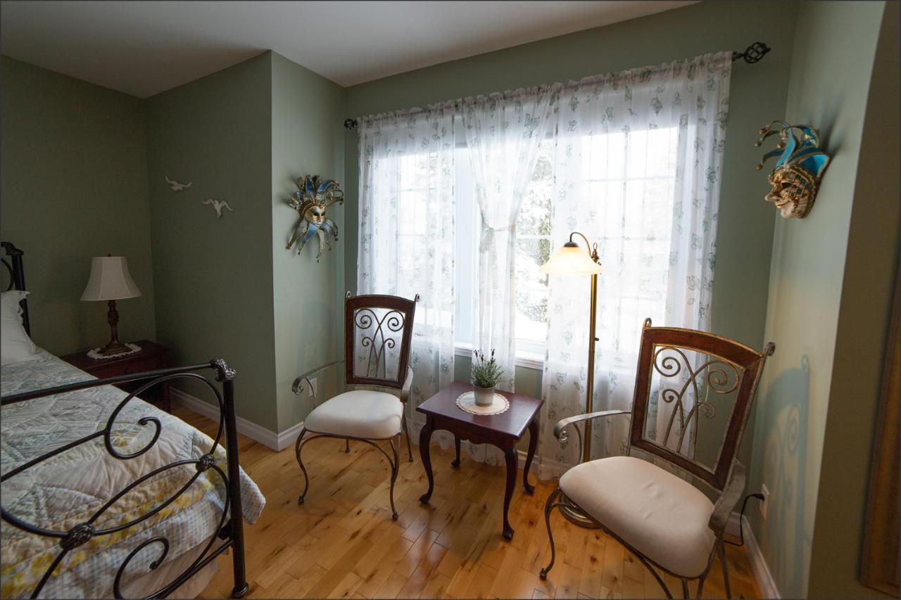 Au Coeur De Saint-Sauveur Bed & Breakfast Exterior foto